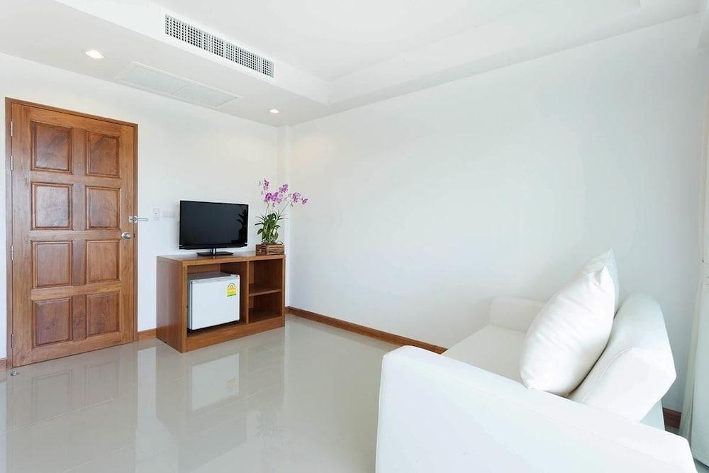 Rawai Princess Hotel Exterior photo